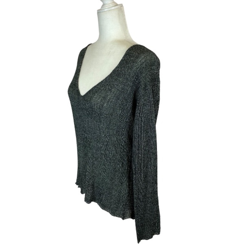 Divided knit v-neck top